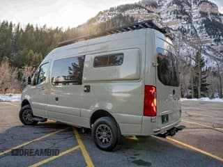 ✅ 2019 Mercedes-Benz Sprinter Cargo • VIN: W1W4EBVYXKT017682 • Лот: 94574895. Опубликован ранее на Copart с пробегом 9 232 миль. Бесплатный доступ к архиву аукционных продаж из США и подробный отчёт об истории автомобиля на DreamBid. Изображение 4.