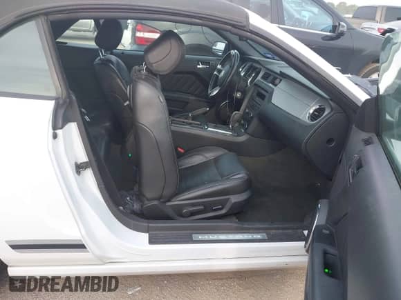 2014 Ford Mustang V6 с VIN 1ZVBP8EM6E5320297, выставлен на аукционе IAAI как лот 43146690 с пробегом 160 174 миль миль и . История ставок и продаж доступна на DreamBid. Изображение 5.