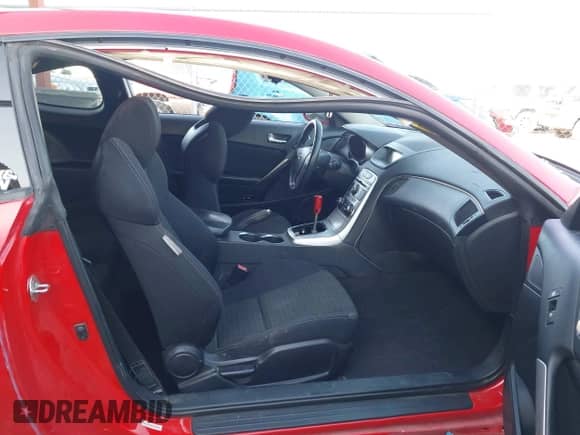 2010 Hyundai Genesis Coupe Premium z VIN KMHHT6KD6AU030624, wystawiony jako IAAI lot #41093182 z przebiegiem Nie podano mil oraz . Historia ofert i sprzedaży dostępna na DreamBid. Obrazek 5.