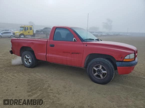 ✅ 1998 Dodge Dakota SLT • VIN: 1B7FL26X2WS706370 • Lot: 42569895. Wystawiony na Copart z przebiegiem 212 982 mil. Bezpłatny archiwum sprzedaży aukcyjnych z USA i szczegółowy raport historii pojazdu na DreamBid. Zdjęcie 4.
