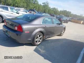 2011 Chevrolet Malibu 1LT z VIN 1G1ZC5E16BF174953, wystawiony jako IAAI lot #43185419 z przebiegiem 172 505 mil mil oraz . Historia ofert i sprzedaży dostępna na DreamBid. Obrazek 4.