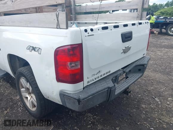 ✅ 2007 Chevrolet Silverado 1500 1LT • VIN: 1GCEK19087Z563778 • Lot: 43032881. Listed on IAAI with 286,737 mi. Free auction sales archive from the USA and detailed vehicle history report at DreamBid. Image 6.