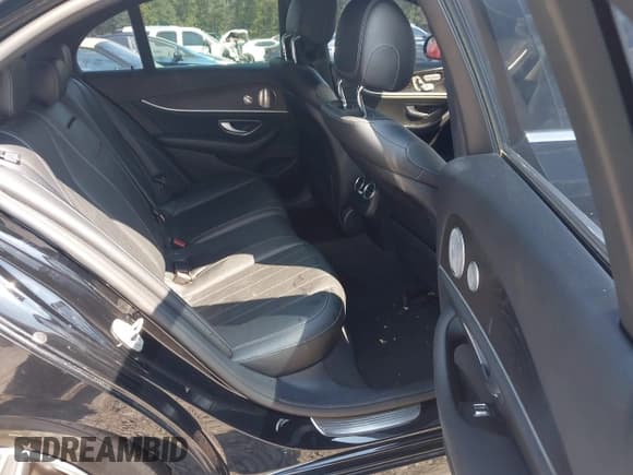 ✅ 2017 Mercedes-Benz E 300 Luxury • VIN: WDDZF4JB4HA032748 • Lot: 43258625. Wystawiony na IAAI z przebiegiem 122 012 mil. Bezpłatny archiwum sprzedaży aukcyjnych z USA i szczegółowy raport historii pojazdu na DreamBid. Zdjęcie 8.