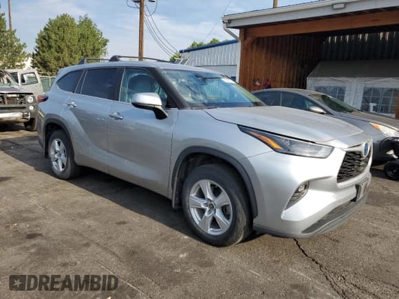 ✅ 2023 Toyota Highlander Hybrid LE • VIN: 5TDBBRCHXPS568112 • Lot: 68553025. Listed on Copart with 25,892 mi. Free auction sales archive from the USA and detailed vehicle history report at DreamBid. Image 4.