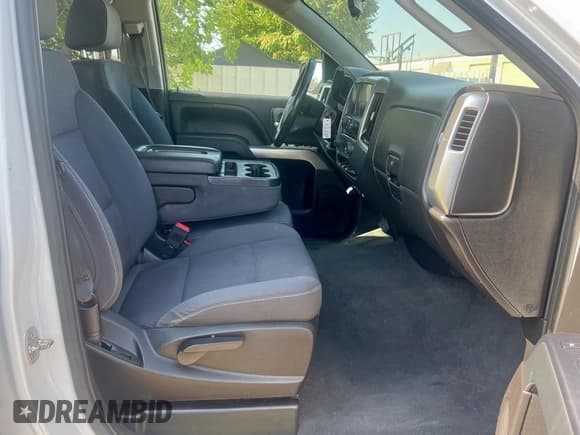 ✅ 2019 Chevrolet Silverado 1500 LT • VIN: 2GCRCPEC3K1163680 • Lot: 67936475. Wystawiony na Copart z przebiegiem 139 881 mil. Bezpłatny archiwum sprzedaży aukcyjnych z USA i szczegółowy raport historii pojazdu na DreamBid. Zdjęcie 5.