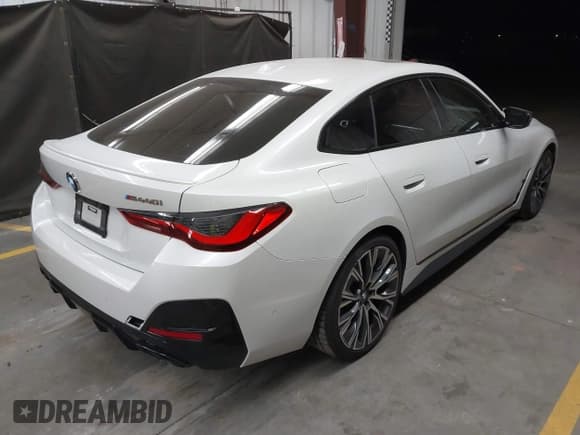 ✅ 2022 BMW 4 Series M440i xDrive • VIN: WBA13AW02NFM31207 • Lot: 43516906. Listed on IAAI with 21,680 mi. Free auction sales archive from the USA and detailed vehicle history report at DreamBid. Image 4.