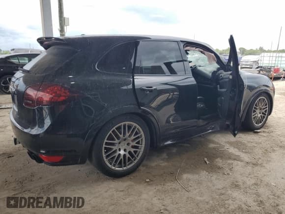 ✅ 2013 Porsche Cayenne GTS • VIN: WP1AD2A23DLA74424 • Lot: 68009385. Wystawiony na Copart z przebiegiem Nie podano. Bezpłatny archiwum sprzedaży aukcyjnych z USA i szczegółowy raport historii pojazdu na DreamBid. Zdjęcie 3.