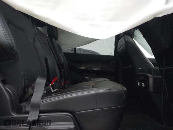 ✅ 2019 Ford Expedition Max Limited • VIN: 1FMJK2AT4KEA46550 • Lot: 41715133. Wystawiony na IAAI z przebiegiem 113 130 mil. Bezpłatny archiwum sprzedaży aukcyjnych z USA i szczegółowy raport historii pojazdu na DreamBid. Zdjęcie 8.