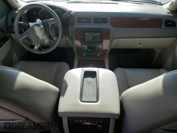 ✅ 2011 Chevrolet Suburban LTZ • VIN: 1GNSKKE33BR399896 • Lot: 72804084. Wystawiony na Copart z przebiegiem 169 035 mil. Bezpłatny archiwum sprzedaży aukcyjnych z USA i szczegółowy raport historii pojazdu na DreamBid. Zdjęcie 8.