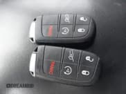 ✅ 2019 Jeep Grand Cherokee Laredo • VIN: 1C4RJFAGXKC625851 • Lot: 42804845. Wystawiony na IAAI z przebiegiem 77 303 mil. Bezpłatny archiwum sprzedaży aukcyjnych z USA i szczegółowy raport historii pojazdu na DreamBid. Zdjęcie 11.