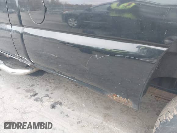 2003 Chevrolet Silverado 1500 Work Truck z VIN 1GCEK14V13E181533, wystawiony jako IAAI lot #43577970 z przebiegiem 78 238 mil mil oraz . Historia ofert i sprzedaży dostępna na DreamBid. Obrazek 6.