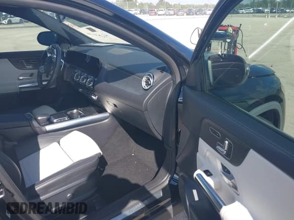 ✅ 2022 Mercedes-Benz GLA 35 AMG • VIN: W1N4N5BB1NJ396934 • Lot: 43254695. Wystawiony na IAAI z przebiegiem 35 970 mil. Bezpłatny archiwum sprzedaży aukcyjnych z USA i szczegółowy raport historii pojazdu na DreamBid. Zdjęcie 5.