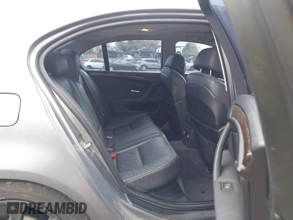 ✅ 2008 BMW 5 Series 535i • VIN: WBANW13588CN56503 • Lot: 43513526. Wystawiony na IAAI z przebiegiem 175 424 mil. Bezpłatny archiwum sprzedaży aukcyjnych z USA i szczegółowy raport historii pojazdu na DreamBid. Zdjęcie 8.