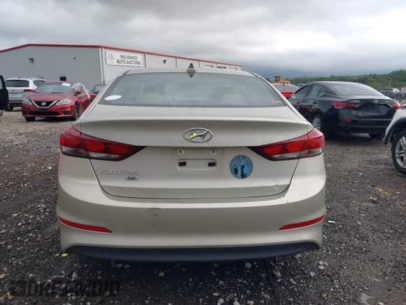 2017 Hyundai Elantra SE z VIN KMHD74LF9HU424538, wystawiony jako IAAI lot #43245779 z przebiegiem 136 683 mil mil oraz . Historia ofert i sprzedaży dostępna na DreamBid. Obrazek 16.