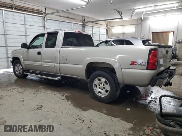 ✅ 2005 Chevrolet Silverado 1500 LS • VIN: 1GCEK19T45E220139 • Лот: 72911164. Опубликован ранее на Copart с пробегом 102 356 миль. Бесплатный доступ к архиву аукционных продаж из США и подробный отчёт об истории автомобиля на DreamBid. Изображение 2.