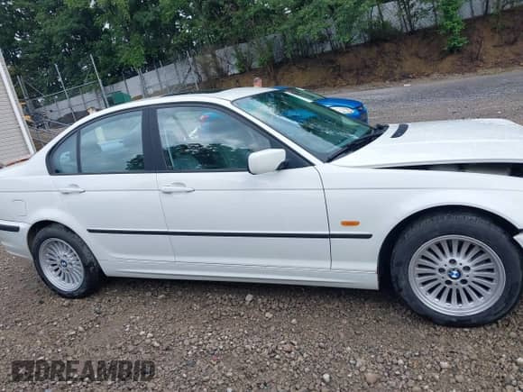 2001 BMW 3 Series 325i с VIN WBAAV33471EE75901, выставлен на аукционе IAAI как лот 42712622 с пробегом 78 841 миль миль и . История ставок и продаж доступна на DreamBid. Изображение 13.