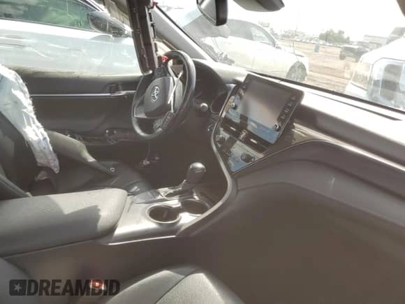 2022 Toyota Camry SE z VIN 4T1S11AKXNU055336, wystawiony jako Copart lot #70786395 z przebiegiem 63 005 mil mil oraz Szkoda całkowita • Salvage title. Historia ofert i sprzedaży dostępna na DreamBid. Obrazek 7.