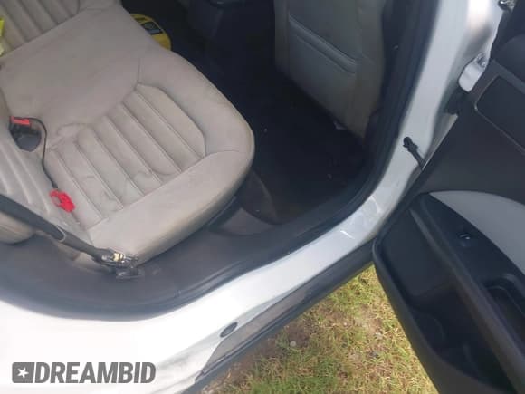 ✅ 2014 Ford Fusion S Hybrid • VIN: 3FA6P0UUXER360070 • Лот: 42761783. Опубликован ранее на IAAI с пробегом 389 817 миль. Бесплатный доступ к архиву аукционных продаж из США и подробный отчёт об истории автомобиля на DreamBid. Изображение 8.