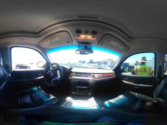 ✅ 2007 GMC Yukon SLE • VIN: 1GKFK13087J350054 • Lot: 42664526. Wystawiony na IAAI z przebiegiem 297 979 mil. Bezpłatny archiwum sprzedaży aukcyjnych z USA i szczegółowy raport historii pojazdu na DreamBid. Zdjęcie 19.