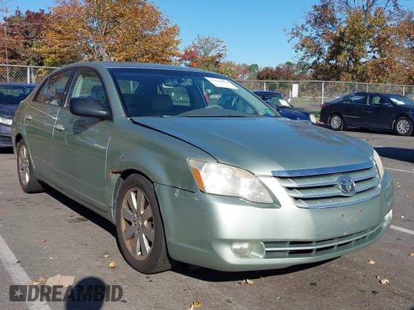 ✅ 2005 Toyota Avalon XLS • VIN: 4T1BK36B45U061215 • Lot: 43488904. Listed on IAAI with 162,818 mi. Free auction sales archive from the USA and detailed vehicle history report at DreamBid. Image 1.