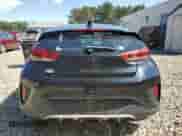 2020 Hyundai Veloster Premium z VIN KMHTG6AFXLU026578, wystawiony jako Copart lot #65702215 z przebiegiem 81 659 mil mil oraz Szkoda całkowita • Salvage title. Historia ofert i sprzedaży dostępna na DreamBid. Obrazek 6.