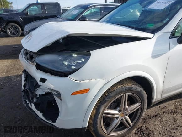 ✅ 2017 Porsche Cayenne • VIN: WP1AA2A27HKA89402 • Lot: 43834231. Listed on IAAI with 108,147 mi. Free auction sales archive from the USA and detailed vehicle history report at DreamBid. Image 17.
