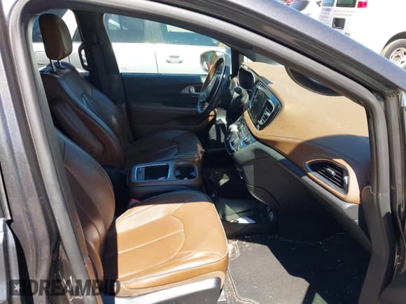 ✅ 2020 Chrysler Pacifica Hybrid Limited • VIN: 2C4RC1N71LR233891 • Lot: 43057681. Wystawiony na IAAI z przebiegiem 60 304 mil. Bezpłatny archiwum sprzedaży aukcyjnych z USA i szczegółowy raport historii pojazdu na DreamBid. Zdjęcie 5.