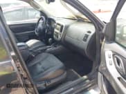 ✅ 2007 Ford Escape Limited • VIN: 1FMCU94177KB07971 • Lot: 42824095. Wystawiony na IAAI z przebiegiem Nie podano. Bezpłatny archiwum sprzedaży aukcyjnych z USA i szczegółowy raport historii pojazdu na DreamBid. Zdjęcie 5.