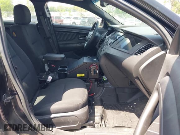 ✅ 2017 Ford Police Interceptor • VIN: 1FAHP2MK8HG119848 • Lot: 42482045. Wystawiony na IAAI z przebiegiem 76 054 mil. Bezpłatny archiwum sprzedaży aukcyjnych z USA i szczegółowy raport historii pojazdu na DreamBid. Zdjęcie 5.