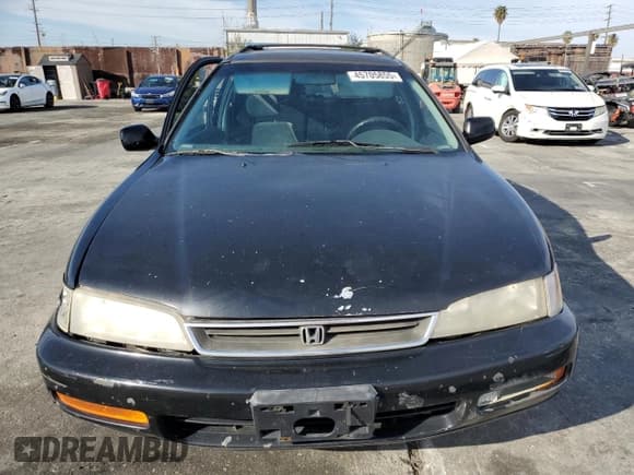 ✅ 1997 Honda Accord EX • VIN: 1HGCE189XVA001750 • Lot: 45705855. Listed on Copart with 236,835 mi. Free auction sales archive from the USA and detailed vehicle history report at DreamBid. Image 5.