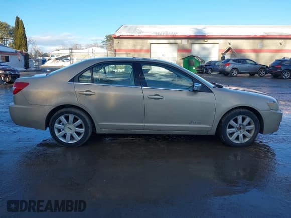 ✅ 2006 Lincoln Zephyr • VIN: 3LNHM26156R623637 • Lot: 41677352. Wystawiony na IAAI z przebiegiem 179 373 mil. Bezpłatny archiwum sprzedaży aukcyjnych z USA i szczegółowy raport historii pojazdu na DreamBid. Zdjęcie 14.