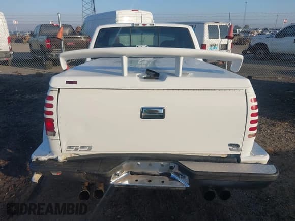 ✅ 1997 Chevrolet Silverado 1500 • VIN: 2GBEC19R2V1116045 • Lot: 43708087. Wystawiony na IAAI z przebiegiem 176 084 mil. Bezpłatny archiwum sprzedaży aukcyjnych z USA i szczegółowy raport historii pojazdu na DreamBid. Zdjęcie 16.