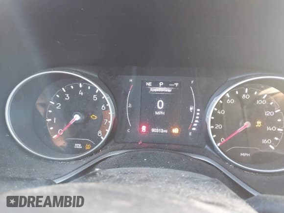 ✅ 2019 Jeep Compass Latitude • VIN: 3C4NJDBB4KT665207 • Lot: 43327405. Wystawiony na IAAI z przebiegiem 90 313 mil. Bezpłatny archiwum sprzedaży aukcyjnych z USA i szczegółowy raport historii pojazdu na DreamBid. Zdjęcie 7.