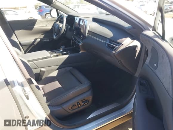 ✅ 2024 Lexus RX 350 Premium Plus • VIN: 2T2BAMCA3RC056921 • Lot: 43530590. Wystawiony na IAAI z przebiegiem 21 887 mil. Bezpłatny archiwum sprzedaży aukcyjnych z USA i szczegółowy raport historii pojazdu na DreamBid. Zdjęcie 5.