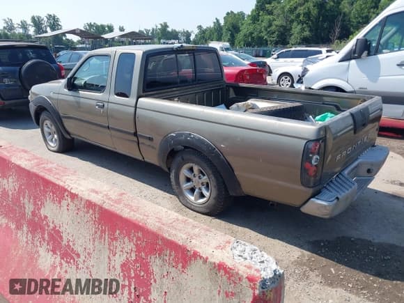 ✅ 2002 Nissan Frontier XE • VIN: 1N6DD26S42C333844 • Lot: 42683026. Wystawiony na IAAI z przebiegiem 331 895 mil. Bezpłatny archiwum sprzedaży aukcyjnych z USA i szczegółowy raport historii pojazdu na DreamBid. Zdjęcie 3.