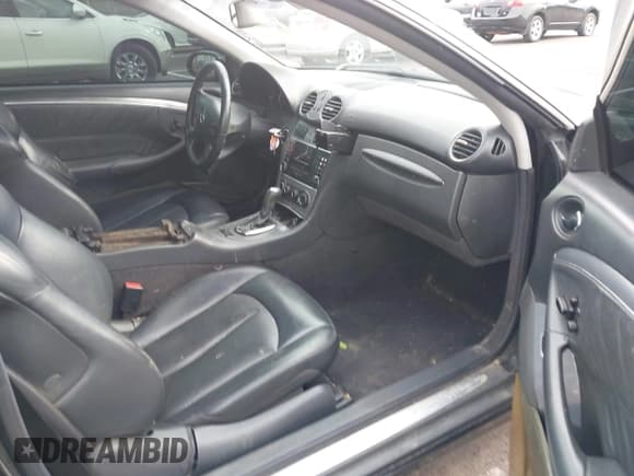 ✅ 2005 Mercedes-Benz CLK 320 • VIN: WDBTK65J05F123604 • Lot: 43166926. Listed on IAAI with 168,136 mi. Free auction sales archive from the USA and detailed vehicle history report at DreamBid. Image 5.