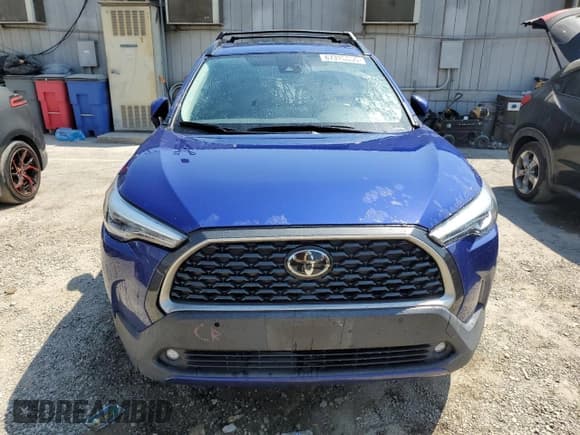 ✅ 2022 Toyota Corolla Cross XLE • VIN: 7MUDAABG7NV029195 • Lot: 67328055. Wystawiony na Copart z przebiegiem 160 085 mil. Bezpłatny archiwum sprzedaży aukcyjnych z USA i szczegółowy raport historii pojazdu na DreamBid. Zdjęcie 5.