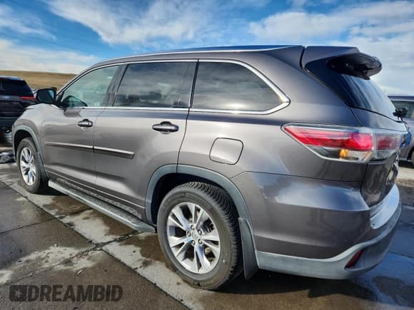 ✅ 2015 Toyota Highlander XLE • VIN: 5TDJKRFH4FS089500 • Lot: 92736185. Wystawiony na Copart z przebiegiem 200 098 mil. Bezpłatny archiwum sprzedaży aukcyjnych z USA i szczegółowy raport historii pojazdu na DreamBid. Zdjęcie 2.