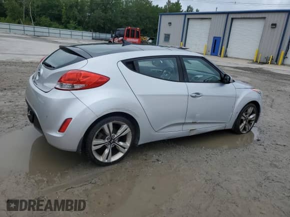 2015 Hyundai Veloster с VIN KMHTC6AD6FU233421, выставлен на аукционе Copart как лот 66420264 с пробегом 99 273 миль миль и Списание • Salvage title. История ставок и продаж доступна на DreamBid. Изображение 3.