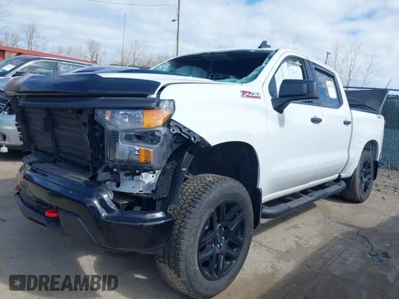 ✅ 2023 Chevrolet Silverado 1500 Custom Trail Boss • VIN: 3GCUDCED2PG362999 • Lot: 41870239. Wystawiony na IAAI z przebiegiem Nie podano. Bezpłatny archiwum sprzedaży aukcyjnych z USA i szczegółowy raport historii pojazdu na DreamBid. Zdjęcie 2.