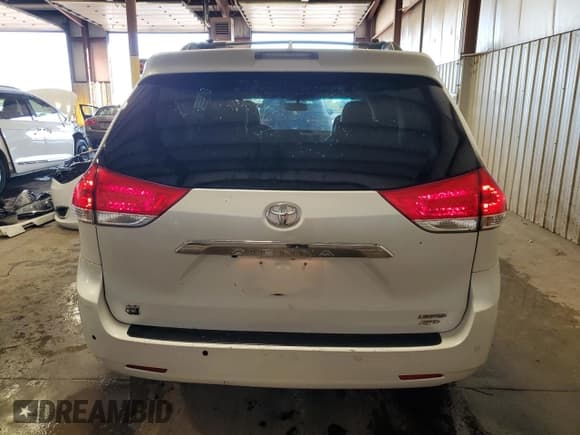 ✅ 2011 Toyota Sienna XLE • VIN: 5TDDK3DC1BS020209 • Лот: 86171955. Опубликован ранее на Copart с пробегом 231 800 миль. Бесплатный доступ к архиву аукционных продаж из США и подробный отчёт об истории автомобиля на DreamBid. Изображение 6.