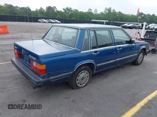 ✅ 1987 Volvo 740 • VIN: YV1FX8845H1175324 • Lot: 42076862. Wystawiony na IAAI z przebiegiem 371 211 mil. Bezpłatny archiwum sprzedaży aukcyjnych z USA i szczegółowy raport historii pojazdu na DreamBid. Zdjęcie 4.