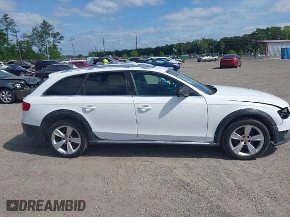 ✅ 2015 Audi allroad A4 Premium Plus • VIN: WA1UFAFLXFA055527 • Лот: 41760426. Опубликован ранее на IAAI с пробегом 130 238 миль. Бесплатный доступ к архиву аукционных продаж из США и подробный отчёт об истории автомобиля на DreamBid. Изображение 13.