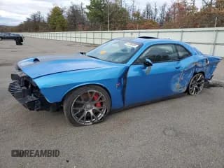 ✅ 2015 Dodge Challenger SRT 392 • VIN: 2C3CDZDJXFH905945 • Lot: 87290495. Wystawiony na Copart z przebiegiem 28 768 mil. Bezpłatny archiwum sprzedaży aukcyjnych z USA i szczegółowy raport historii pojazdu na DreamBid. Zdjęcie 1.
