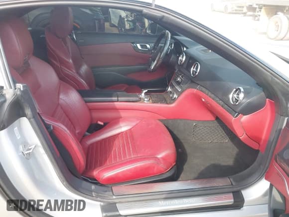 ✅ 2013 Mercedes-Benz SL 550 • VIN: WDDJK7DA0DF007131 • Lot: 43322970. Wystawiony na IAAI z przebiegiem 102 116 mil. Bezpłatny archiwum sprzedaży aukcyjnych z USA i szczegółowy raport historii pojazdu na DreamBid. Zdjęcie 5.