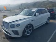 ✅ 2022 Bentley Bentayga V8 • VIN: SJAAM2ZV4NC016521 • Lot: 42154598. Listed on IAAI with 5,985 mi. Free auction sales archive from the USA and detailed vehicle history report at DreamBid. Image 2.