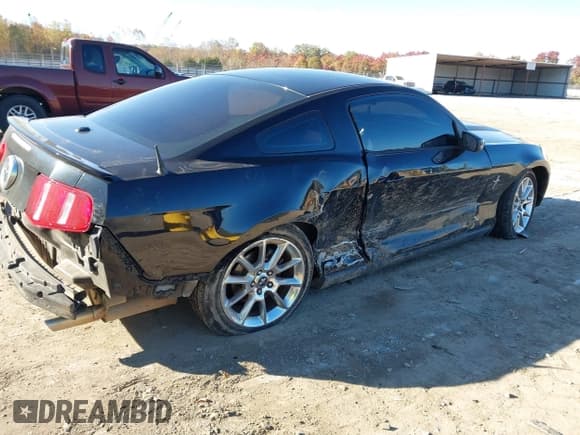 ✅ 2010 Ford Mustang V6 • VIN: 1ZVBP8AN4A5176239 • Lot: 43626473. Listed on IAAI with 138,883 mi. Free auction sales archive from the USA and detailed vehicle history report at DreamBid. Image 4.