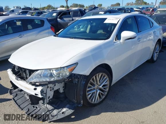 ✅ 2015 Lexus ES 330 • VIN: JTHBK1GG9F2186208 • Lot: 43576735. Listed on IAAI with 108,818 mi. Free auction sales archive from the USA and detailed vehicle history report at DreamBid. Image 2.