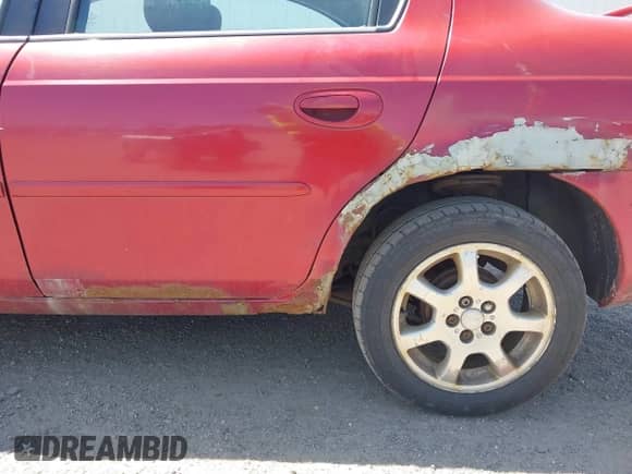 2005 Dodge Neon SXT z VIN 1B3ES56C95D266052, wystawiony jako IAAI lot #42154635 z przebiegiem 130 744 mil mil oraz . Historia ofert i sprzedaży dostępna na DreamBid. Obrazek 16.