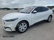 ✅ 2022 Ford Mustang Mach-E Premium • VIN: 3FMTK3RM5NMA26611 • Лот: 92500615. Опубликован ранее на Copart с пробегом 67 376 миль. Бесплатный доступ к архиву аукционных продаж из США и подробный отчёт об истории автомобиля на DreamBid. Изображение 1.